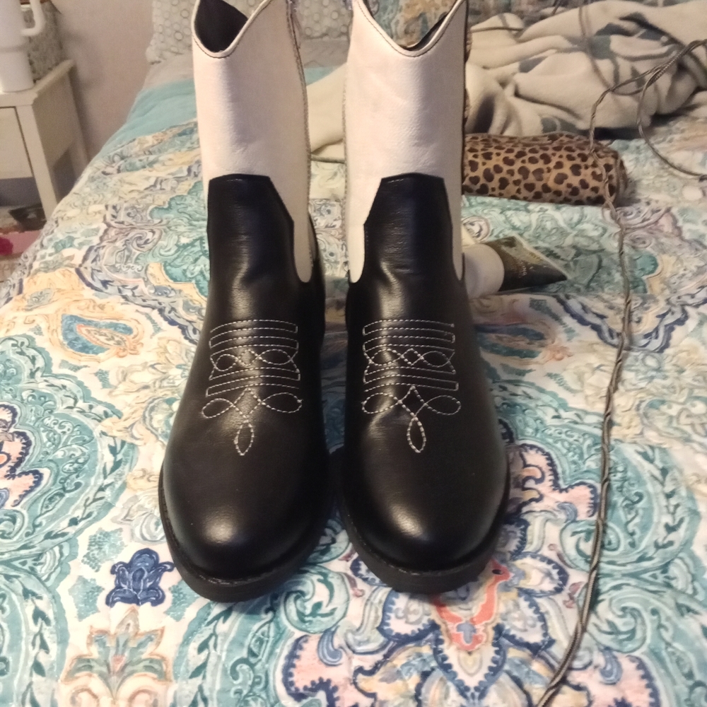 Women's black and white cowboy boots
